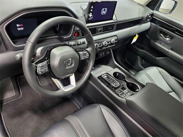 Photo of 2025 Sonic Gray Pearl Honda Pilot