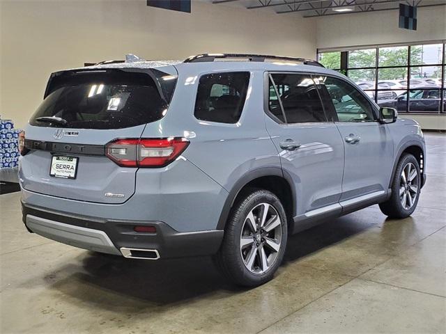 Photo of 2025 Sonic Gray Pearl Honda Pilot