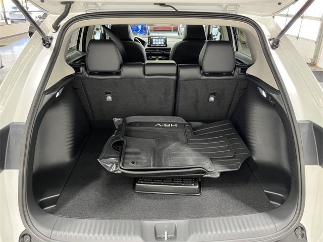 Photo of 2025 Platinum White Pearl Honda HR-V