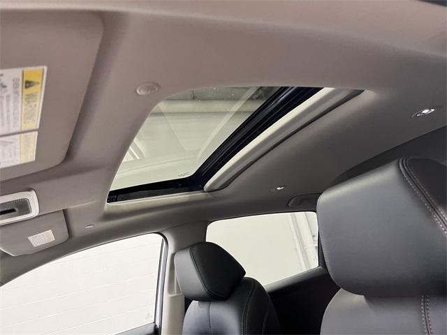 Photo of 2025 Platinum White Pearl Honda HR-V