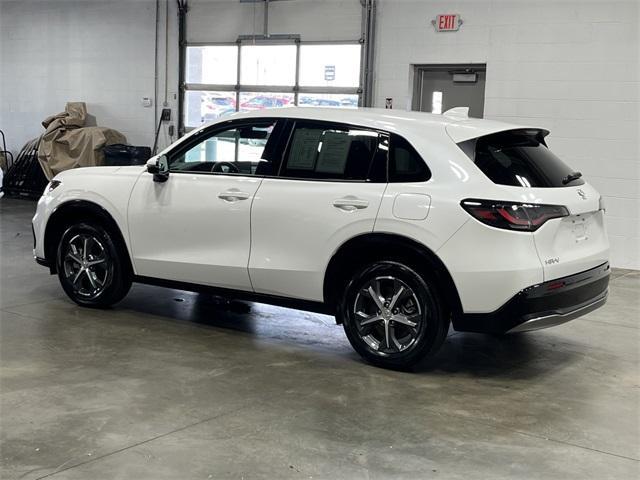 Photo of 2025 Platinum White Pearl Honda HR-V