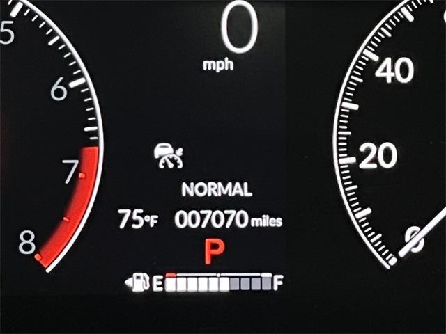 Photo of 2025 Platinum White Pearl Honda HR-V