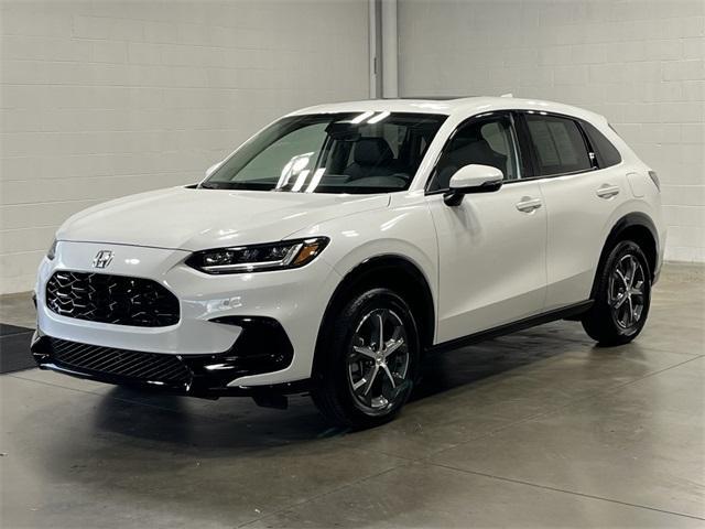 Photo of 2025 Platinum White Pearl Honda HR-V