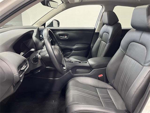 Photo of 2025 Platinum White Pearl Honda HR-V