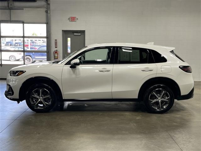 Photo of 2025 Platinum White Pearl Honda HR-V