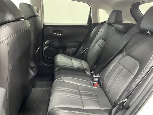 Photo of 2025 Platinum White Pearl Honda HR-V