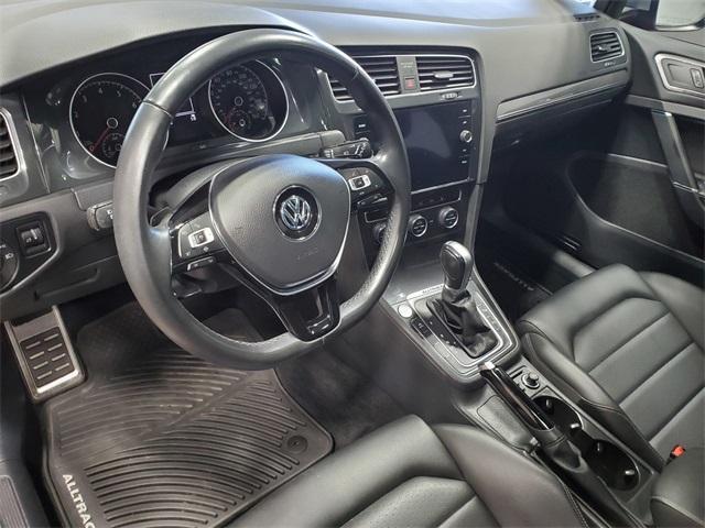 Photo of 2019 Tornado Red Volkswagen Golf Alltrack