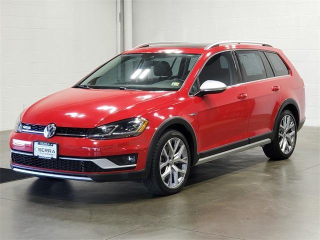 Photo of 2019 Tornado Red Volkswagen Golf Alltrack