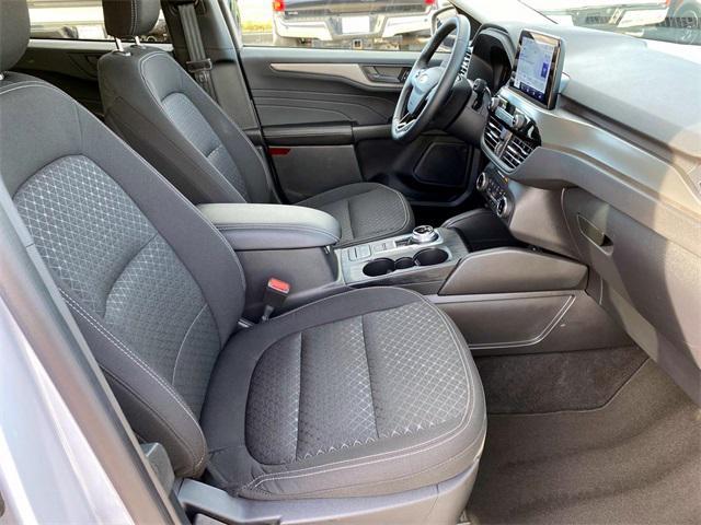 Photo of 2025 Silver Metallic Ford Escape