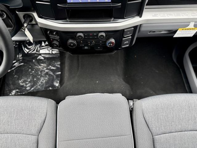 Photo of 2025 Oxford White Ford F-250