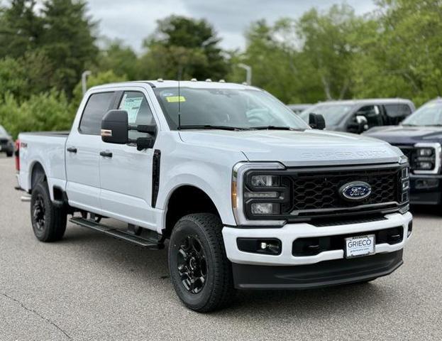 Photo of 2025 Oxford White Ford F-250