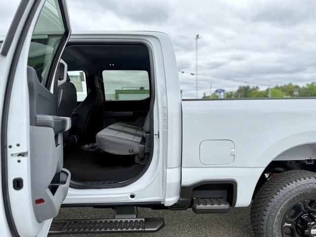 Photo of 2025 Oxford White Ford F-250