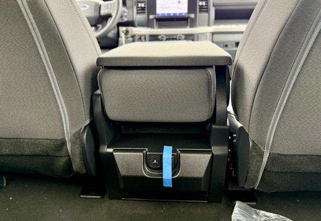 Photo of 2025 Oxford White Ford F-250