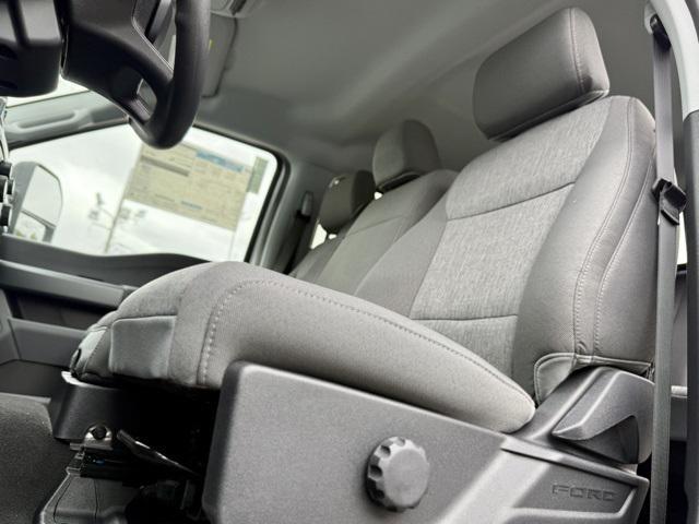 Photo of 2025 Oxford White Ford F-250