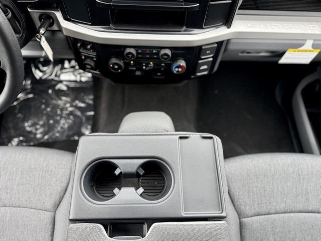 Photo of 2025 Oxford White Ford F-250