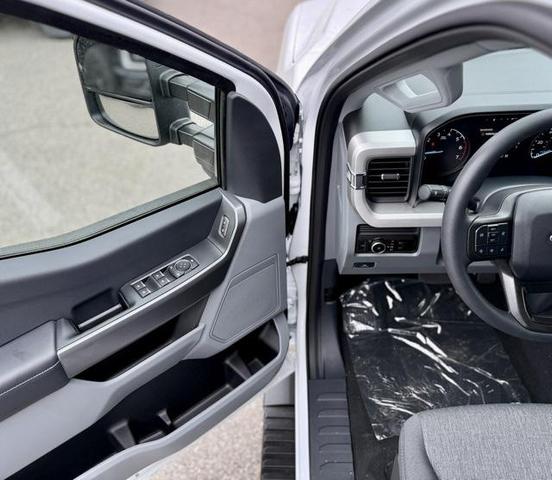 Photo of 2025 Oxford White Ford F-250