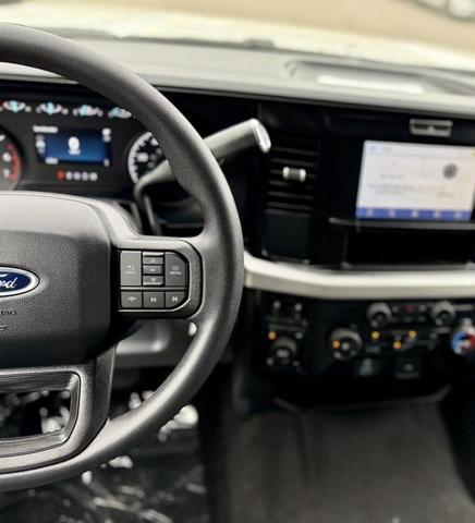 Photo of 2025 Oxford White Ford F-250