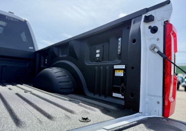 Photo of 2025 Oxford White Ford F-350