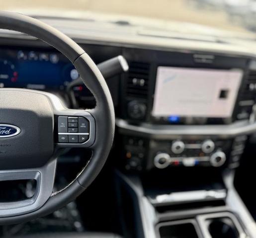 Photo of 2025 Oxford White Ford F-350