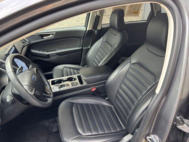 Photo of 2024 Carbonized Gray Metallic Ford Edge