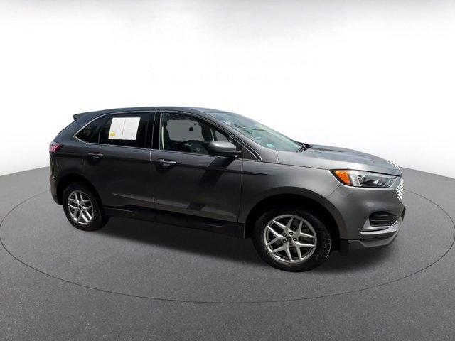 Photo of 2024 Carbonized Gray Metallic Ford Edge