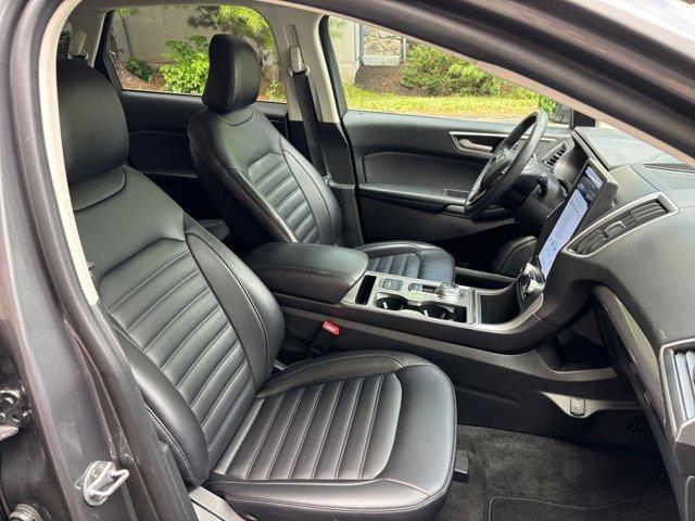 Photo of 2024 Carbonized Gray Metallic Ford Edge