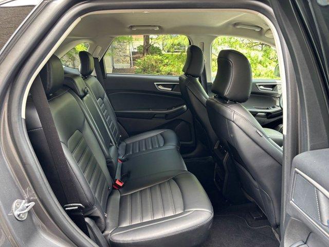 Photo of 2024 Carbonized Gray Metallic Ford Edge