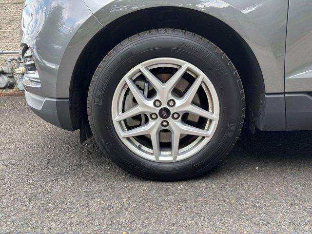 Photo of 2024 Carbonized Gray Metallic Ford Edge
