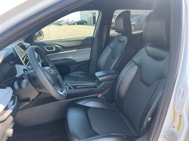 Photo of 2023 Bright White Clearcoat Jeep Compass