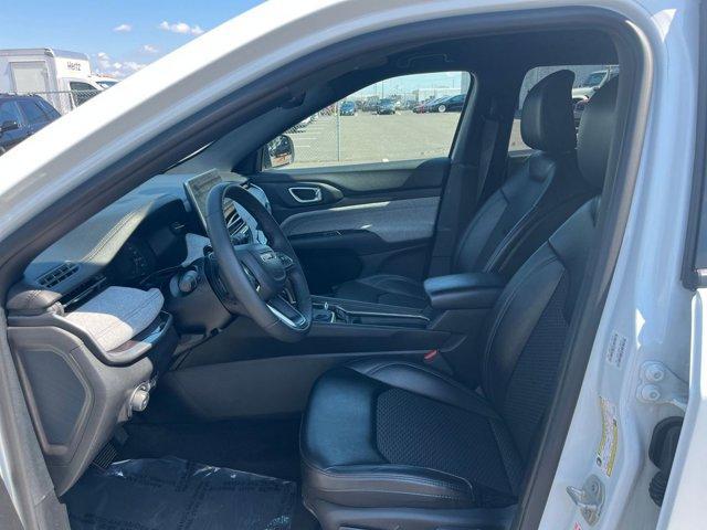 Photo of 2023 Bright White Clearcoat Jeep Compass