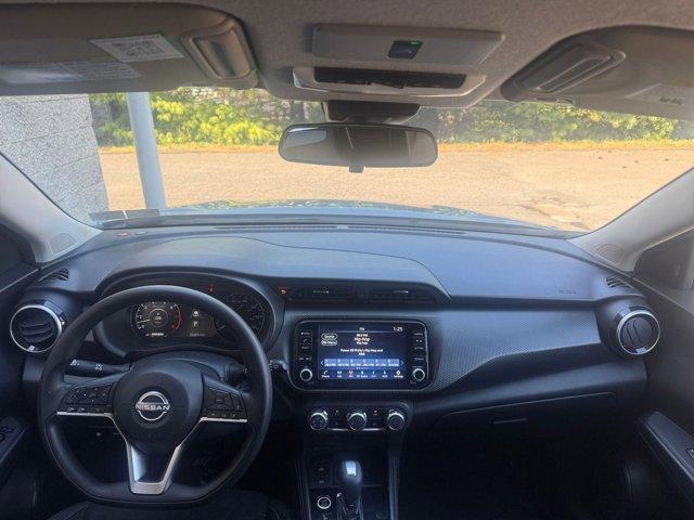 Photo of 2024 Boulder Gray Pearl Nissan Kicks