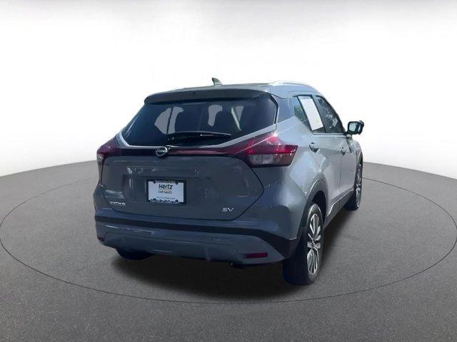 Photo of 2024 Boulder Gray Pearl Nissan Kicks