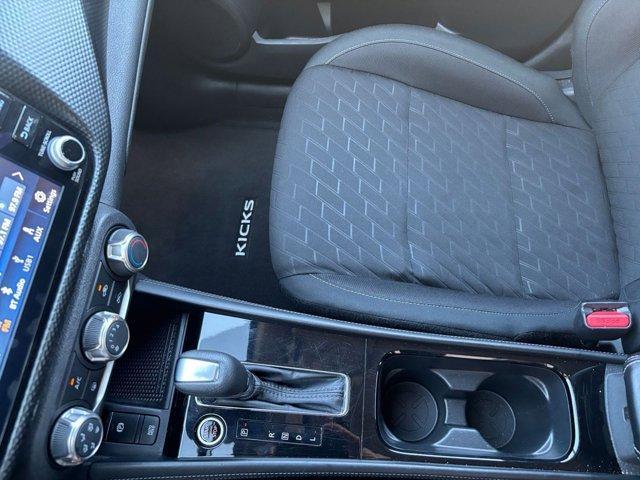 Photo of 2024 Boulder Gray Pearl Nissan Kicks