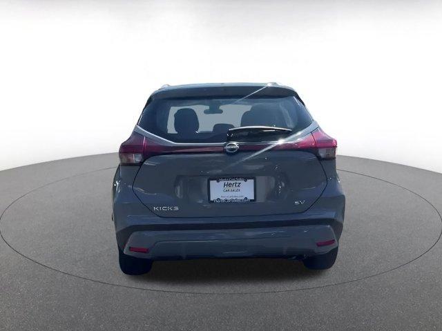 Photo of 2024 Boulder Gray Pearl Nissan Kicks