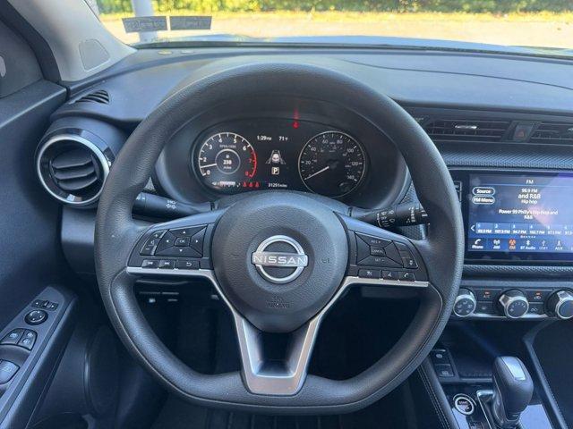 Photo of 2024 Boulder Gray Pearl Nissan Kicks