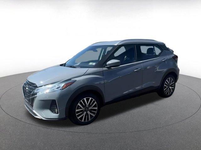 Photo of 2024 Boulder Gray Pearl Nissan Kicks