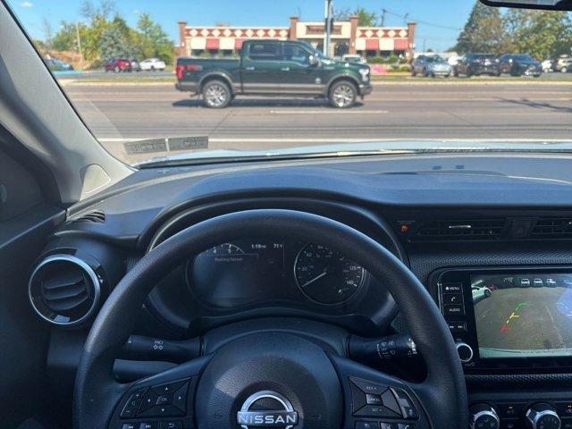 Photo of 2024 Boulder Gray Pearl Nissan Kicks