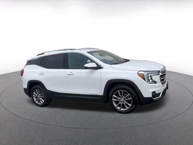 Photo of 2023 Summit White GMC Terrain