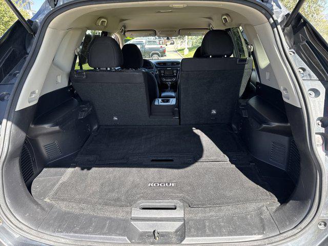 Photo of 2017 Gun Metallic Nissan Rogue