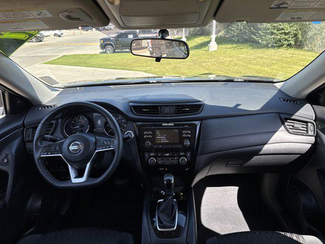 Photo of 2017 Gun Metallic Nissan Rogue