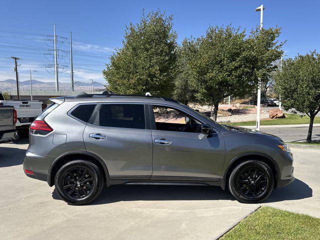 Photo of 2017 Gun Metallic Nissan Rogue