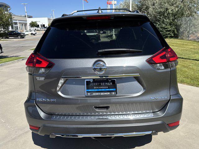 Photo of 2017 Gun Metallic Nissan Rogue
