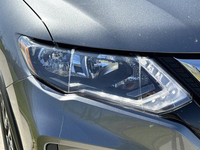 Photo of 2017 Gun Metallic Nissan Rogue