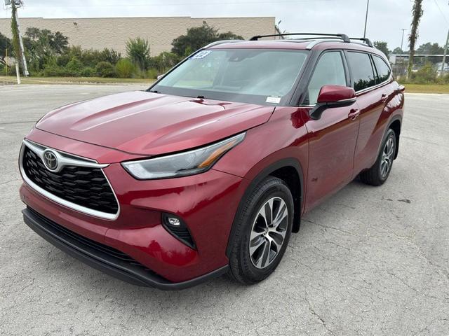 Photo of 2022 Ruby Flare Pearl Toyota Highlander