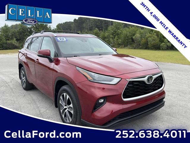 Photo of 2022 Ruby Flare Pearl Toyota Highlander