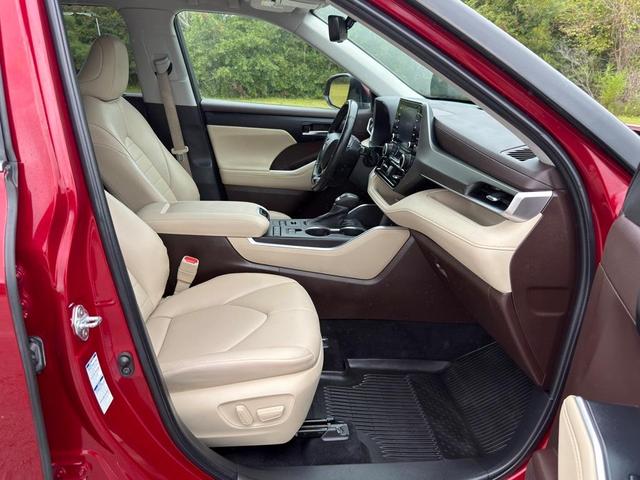 Photo of 2022 Ruby Flare Pearl Toyota Highlander
