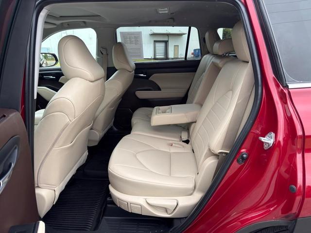 Photo of 2022 Ruby Flare Pearl Toyota Highlander