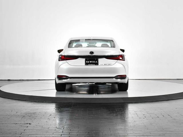 Photo of 2024 Eminent White Pearl Lexus ES 250