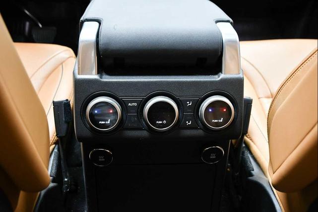 Photo of 2020 Portofino Blue Metallic Land Rover Discovery