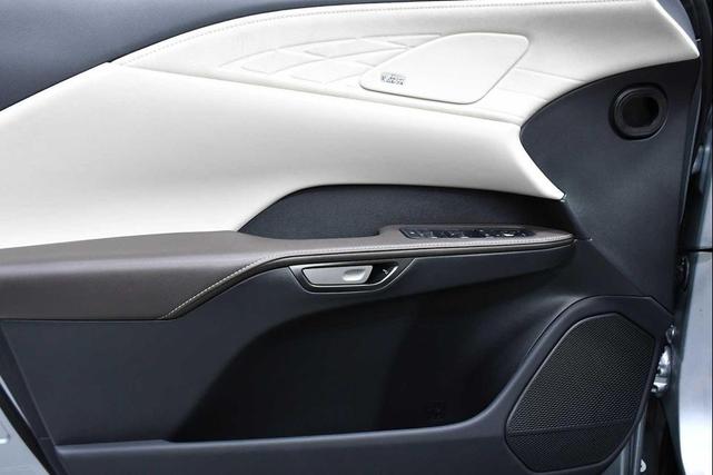 Photo of 2023 Iridium Lexus RX 350